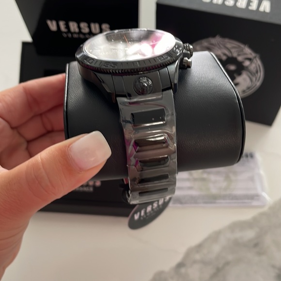 Versace Watch - Picture 6 of 11